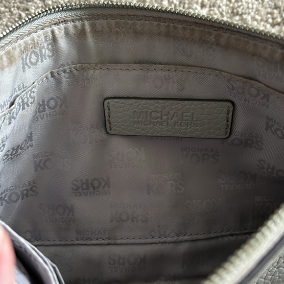 Michael Kors leather wristlet - Picture 4 of 5